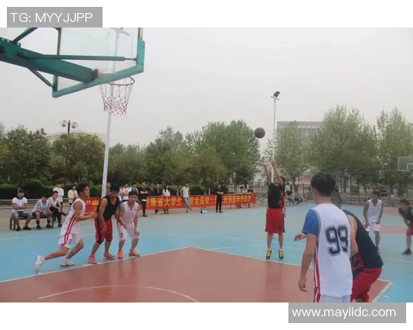 郑航足球：奋力拼搏展现青春风采，团结协作铸就辉煌未来